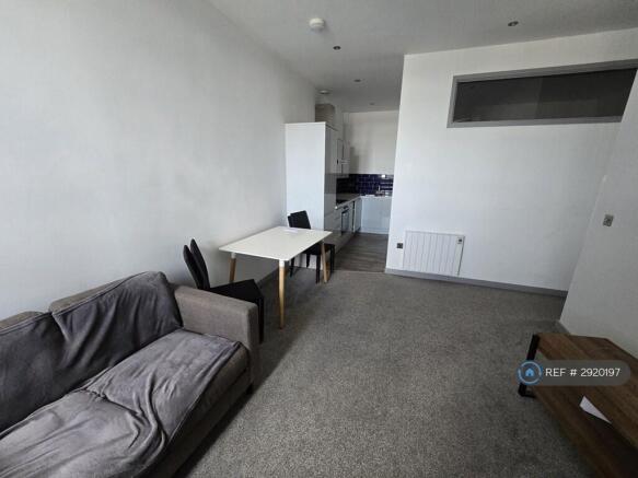 2 bed Flat to rent Image 5