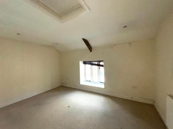 Bedroom 1.jpg