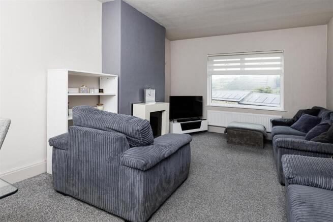 4 bed Semi-Detached for sale Image 9
