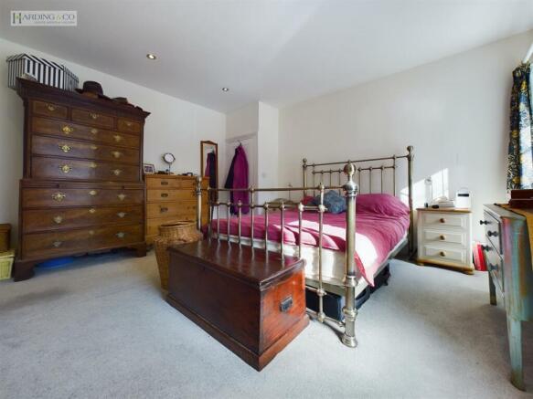 Bedroom 1 .2.jpg