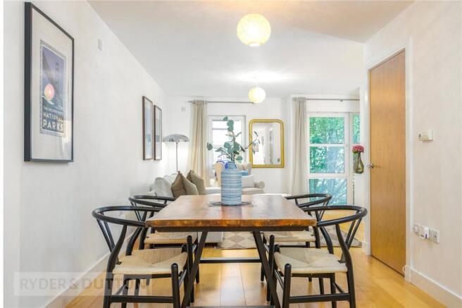 3 bed Town House for sale Image 5