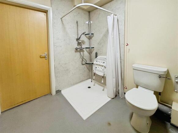 2 bed Flat for sale Image 11
