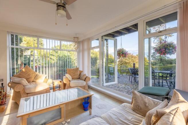 5 bed Detached for sale Image 5