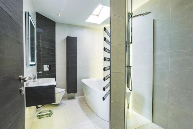En-Suite Bathroom