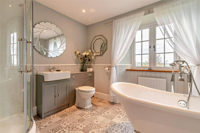 6 bed Detached for sale Image 6