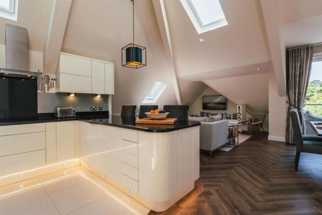 3 bed Apartment for sale Image 7