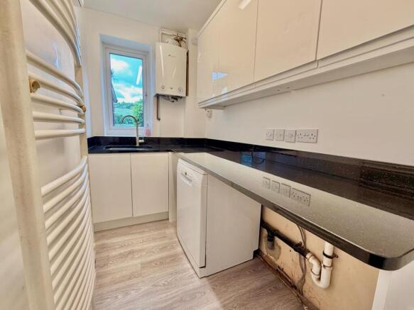 6 bed Detached to rent Image 11