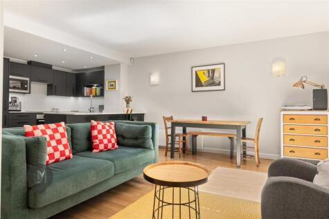 Scott Avenue, London