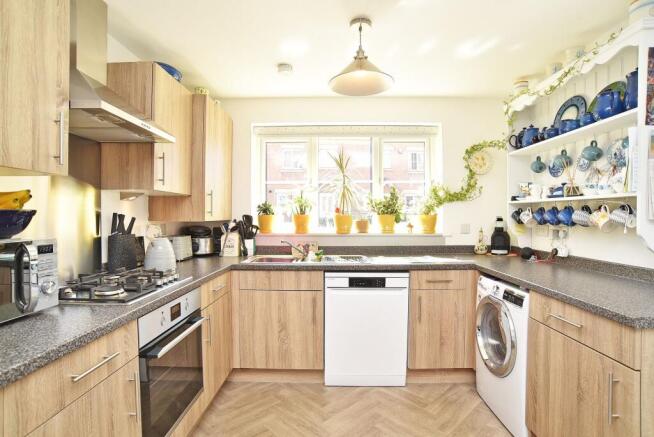 4 bed Semi-Detached for sale Image 4