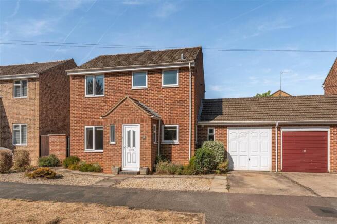4 Sycamore Drive, Banbury-1.jpg