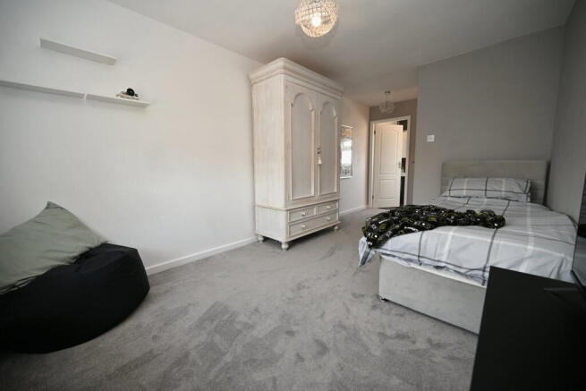 4 bed Detached for sale Image 11