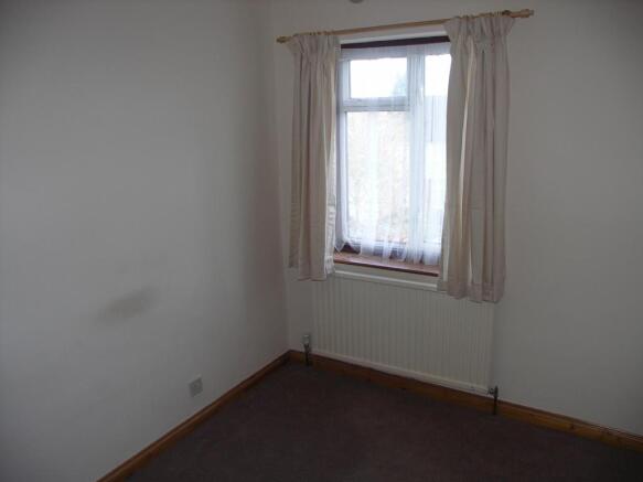 Front facing study/single bedroom