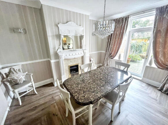 4 bed Semi-Detached for sale Image 7