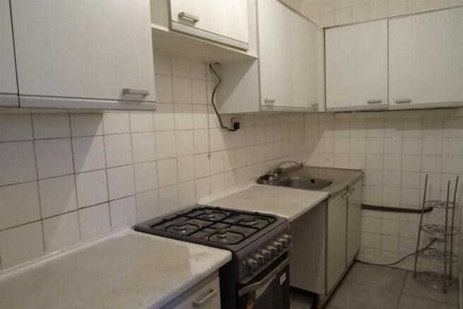 131a kitchen.jpg