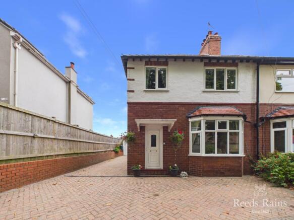 4 bed Semi-Detached for sale Image 9