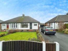 15, Chiltern Drive, Bury BL8 1QY