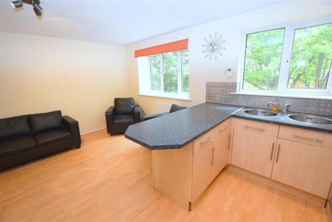 Kitchen/lounge (L-sh