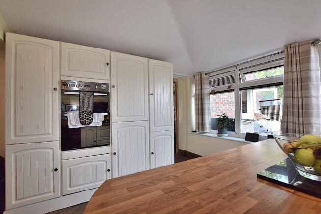 4 bed Detached for sale Image 7