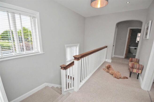 5 bed Detached for sale Image 7