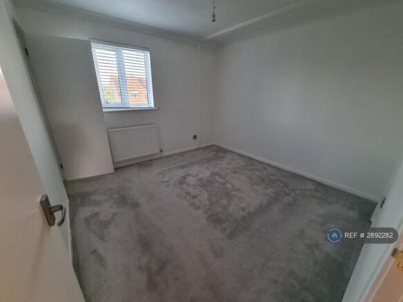 1st Bedroom With Closet