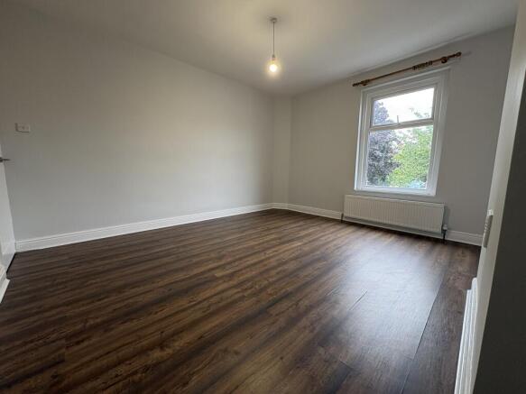 2 bed Terraced to rent Image 5