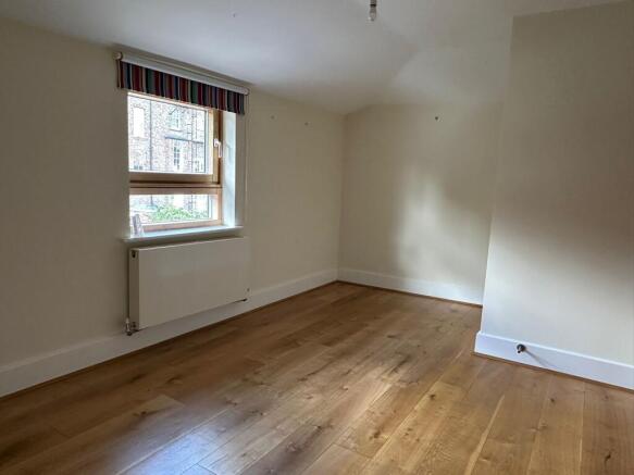 4 bed Town House for sale Image 12