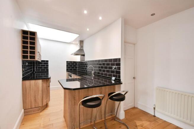 2 bed Flat for sale Image 4