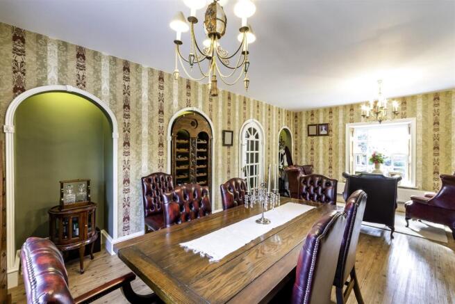 4 bed Detached for sale Image 9