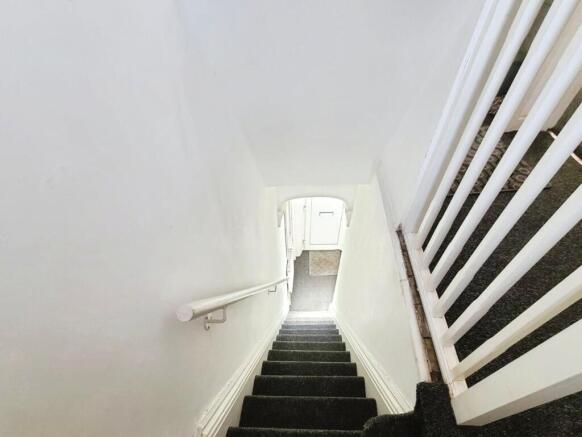 2 bed End of Terrace to rent Image 9