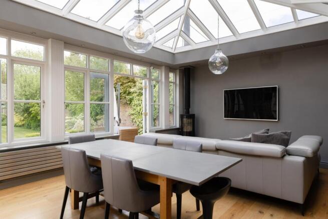 5 bed House for sale Image 8