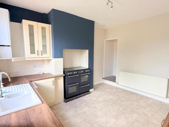 3 bed Terraced to rent Image 9