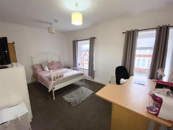 Bright, spacious bedroom with large desk area...