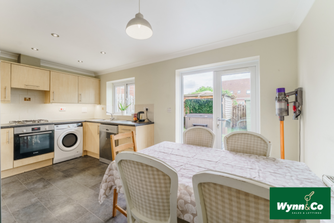 4 bed Town House for sale Image 7