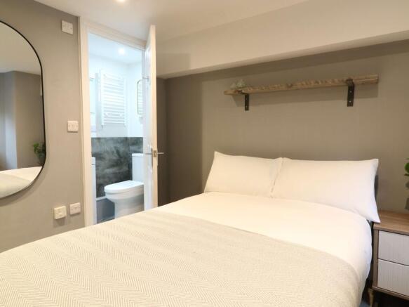 87 Middleton Room 2 1.JPG