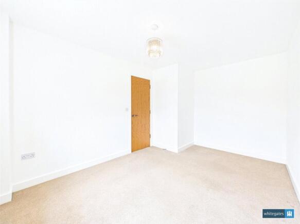 4 bed Semi-Detached for sale Image 10