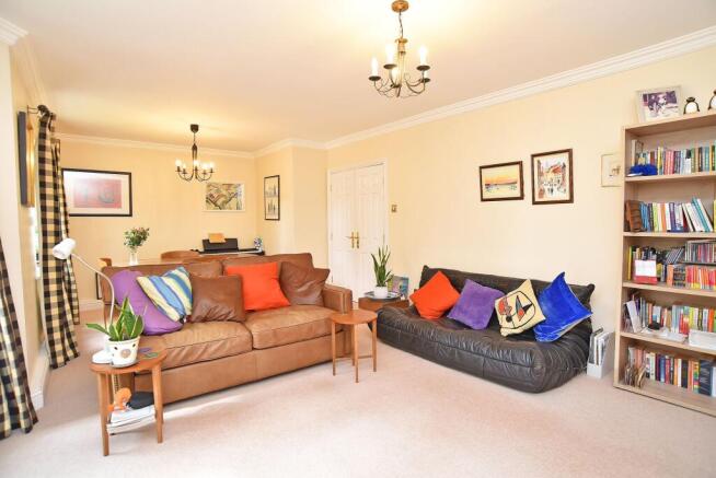 3 bed Apartment for sale Image 4