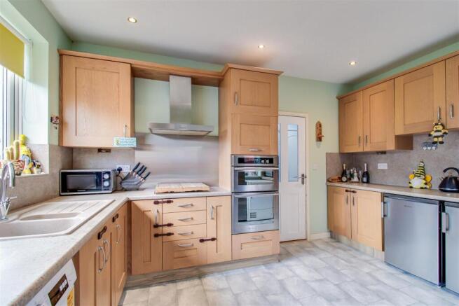 3 bed Detached Bungalow for sale Image 4