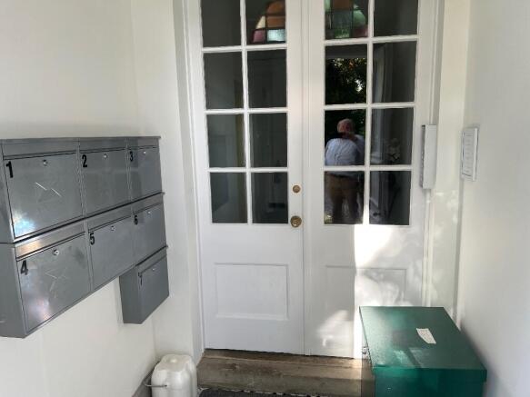 COMMUNAL ENTRANCE