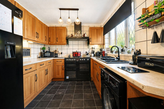3 bed Semi-Detached for sale Image 5