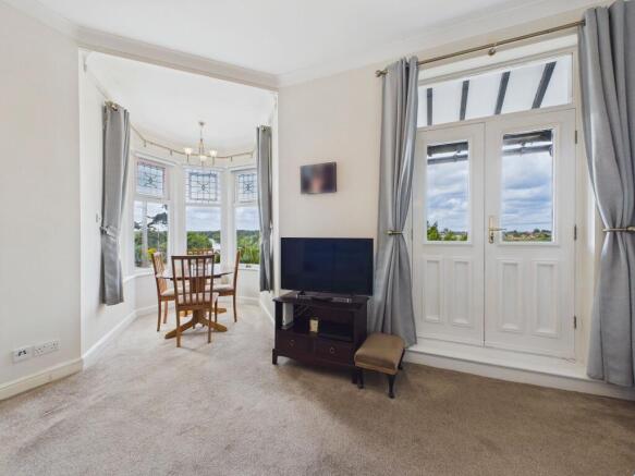 Lounge/Dining Room