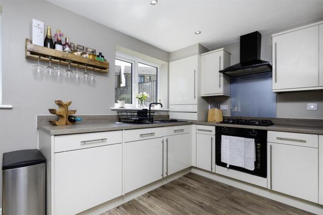4 bed Detached for sale Image 11