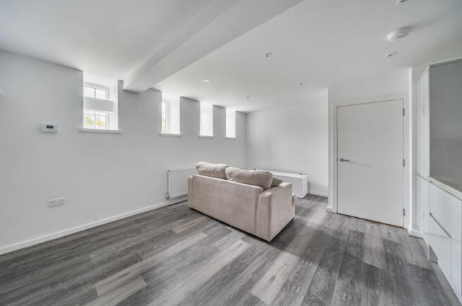 1377068-10-690b68...