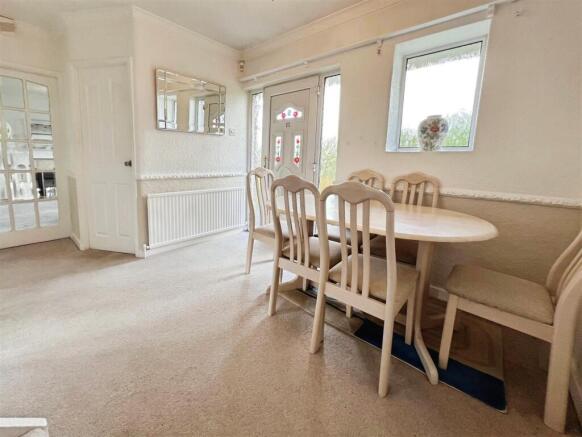5 bed Detached for sale Image 6