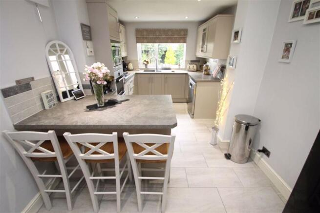KITCHEN/BREAKFAST ROOM