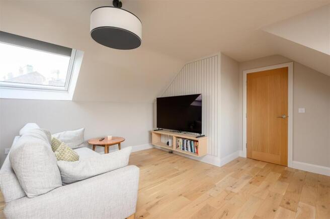 1 bed Penthouse for sale Image 7