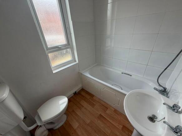 3 bed Terraced to rent Image 4