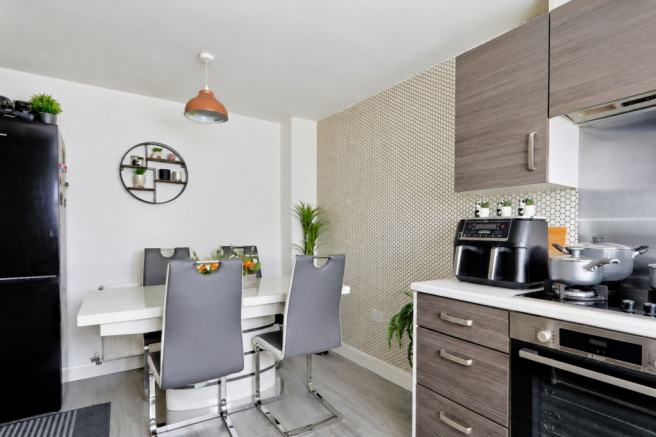 3 bed Semi-Detached for sale Image 9