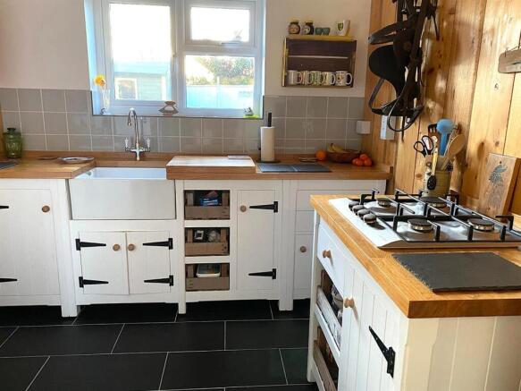Kitchen 1.jpg