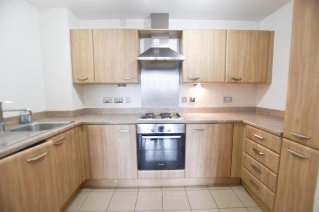 MODERN FITTED KITCHEN