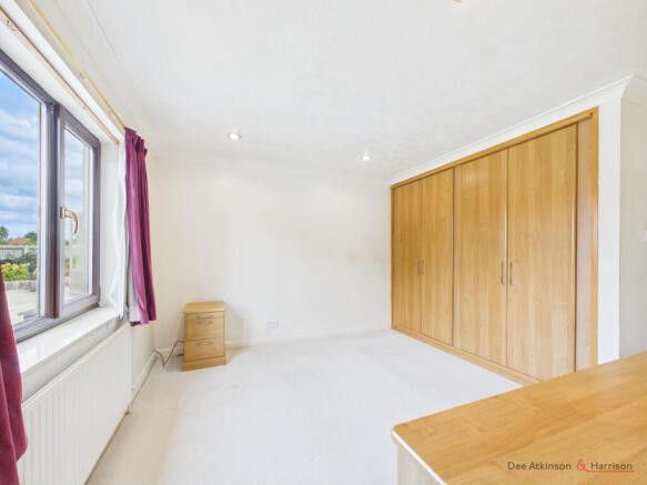 4 bed Detached Bungalow for sale Image 7